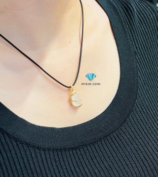 Mặt Dây Chuyền Tỳ Hưu Moonstone Bọc Vàng 10k