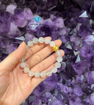 Vòng Thạch Anh Tóc Trắng 10mm Mix Charm Trú Bình An Vàng 24k